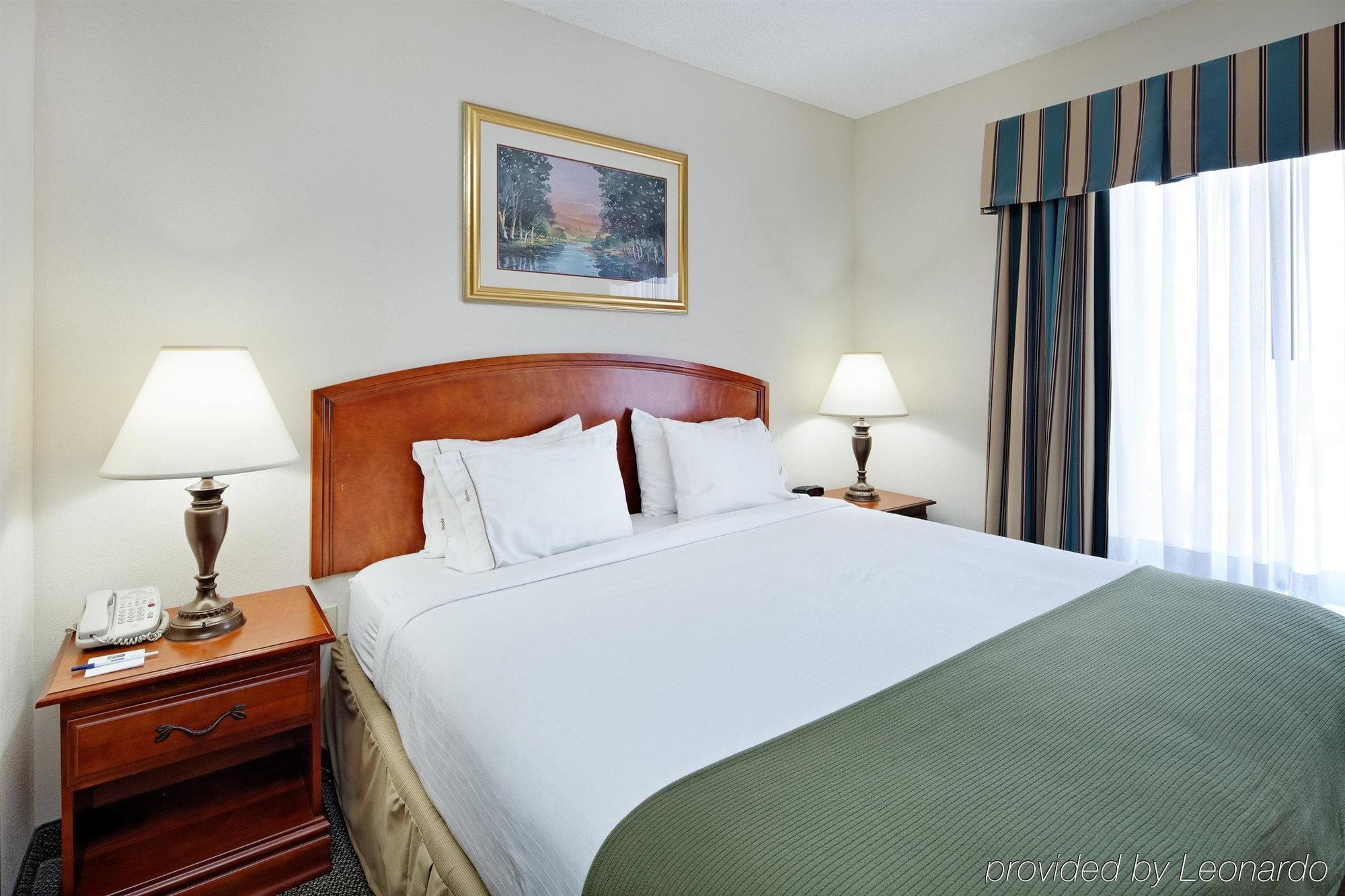 Holiday Inn Express & Suites - Grenada, An Ihg Hotel Стая снимка