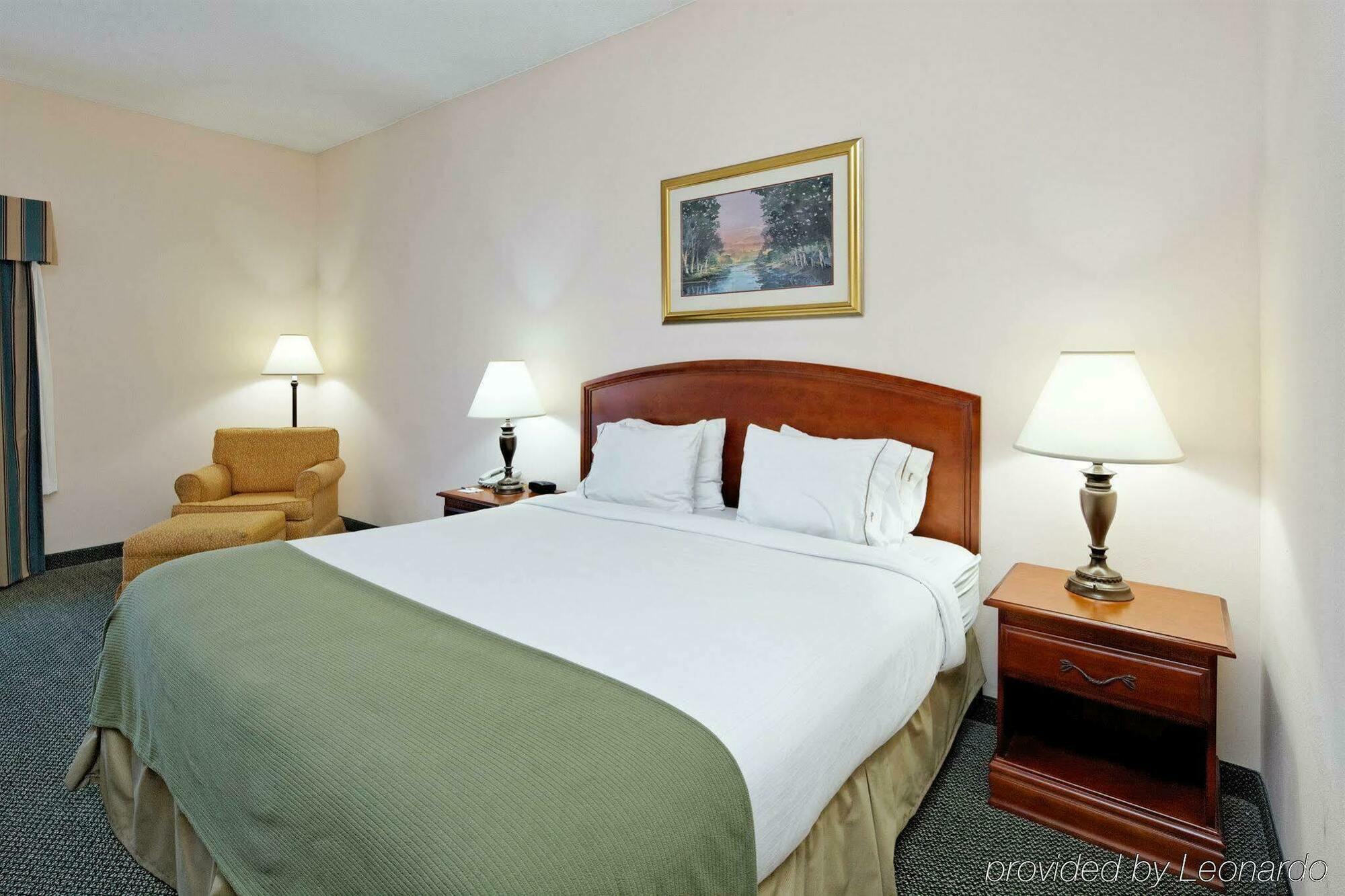Holiday Inn Express & Suites - Grenada, An Ihg Hotel Стая снимка